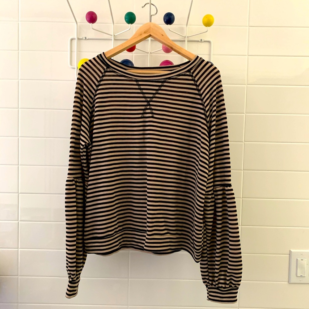 Jackson Rowe lantern sleeve sweatshirt